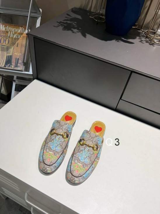Picture of Gucci Slippers _SKUGuccisz34-42QM01031853